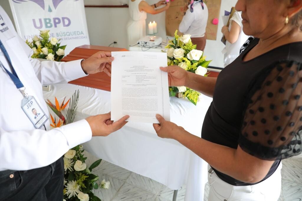 JEP entregó a sus familiares el cuerpo de una víctima de reclutamiento forzado​​​ que llevaba más de 20 años desaparecida​